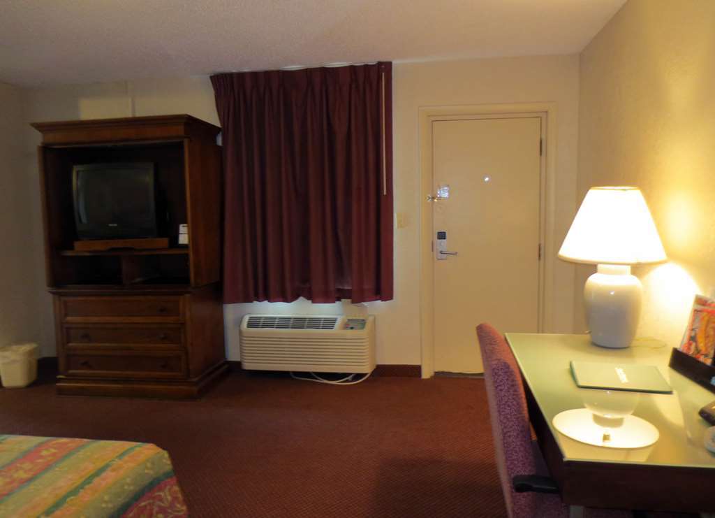 America'S Best Inn And Suites Emporia Szoba fotó
