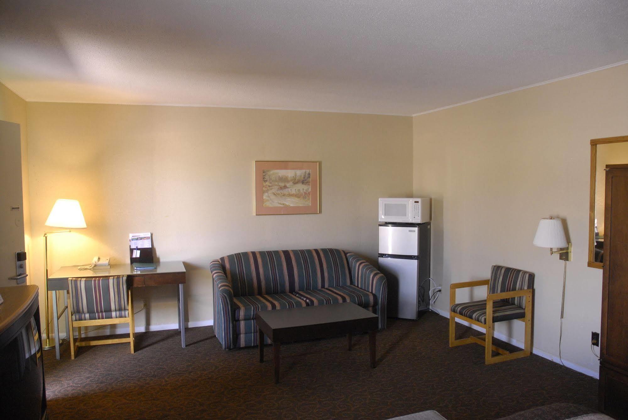 America'S Best Inn And Suites Emporia Kültér fotó