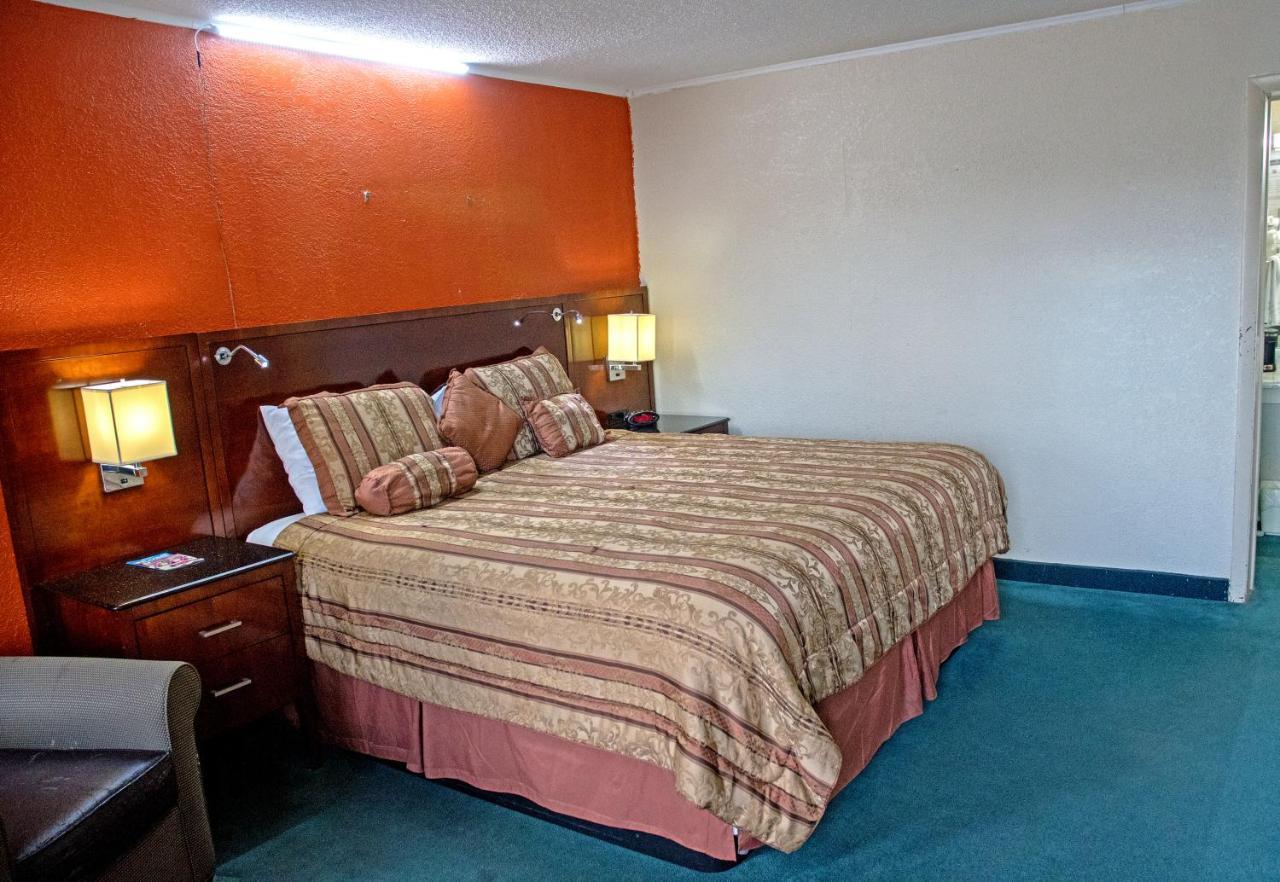 America'S Best Inn And Suites Emporia Kültér fotó