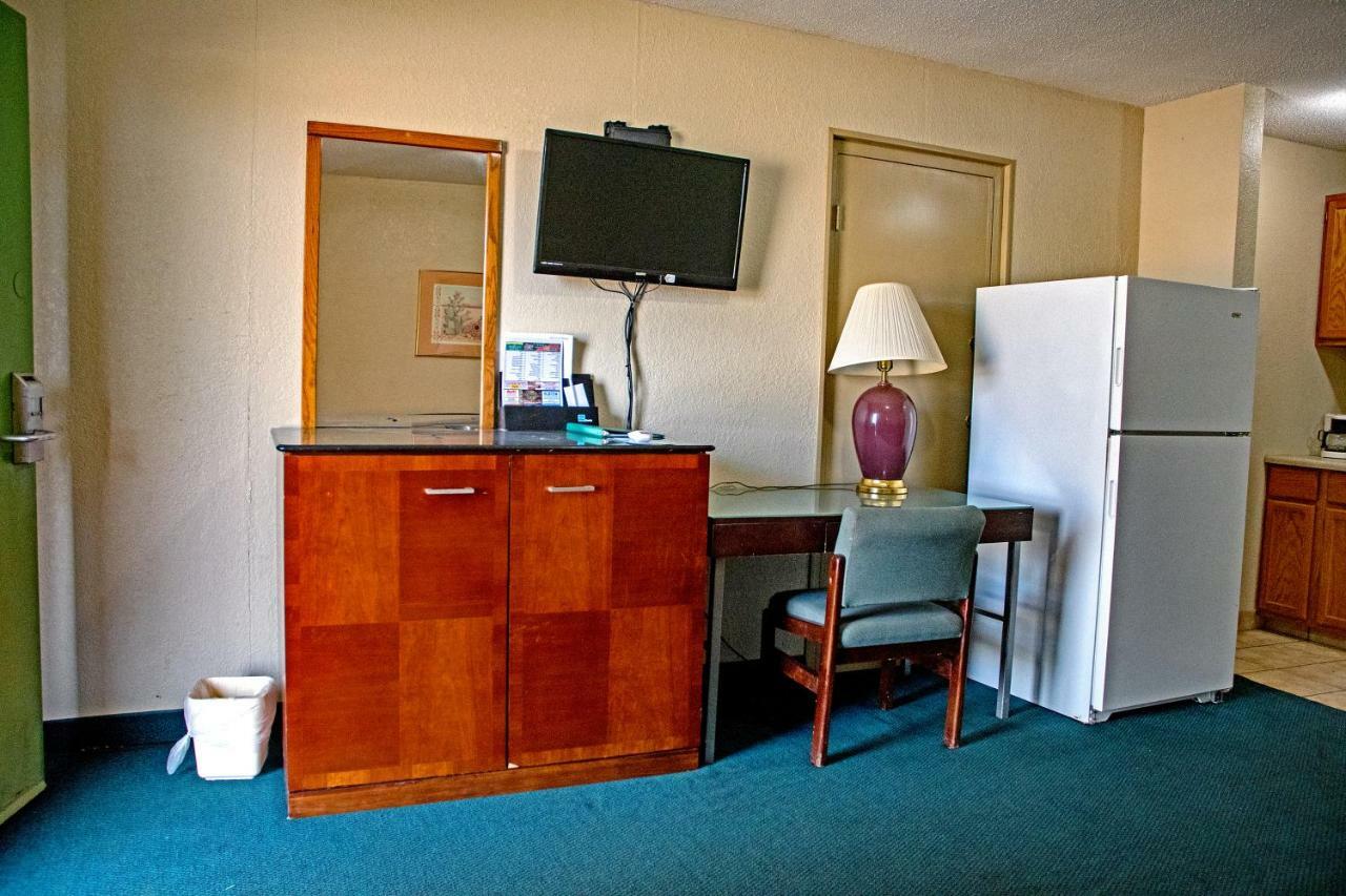 America'S Best Inn And Suites Emporia Kültér fotó